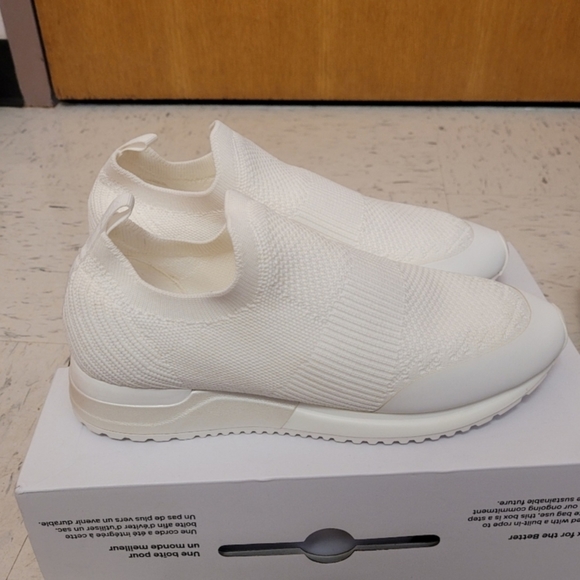 NWOT Aldo White Laceless Sneakers - Picture 3 of 7